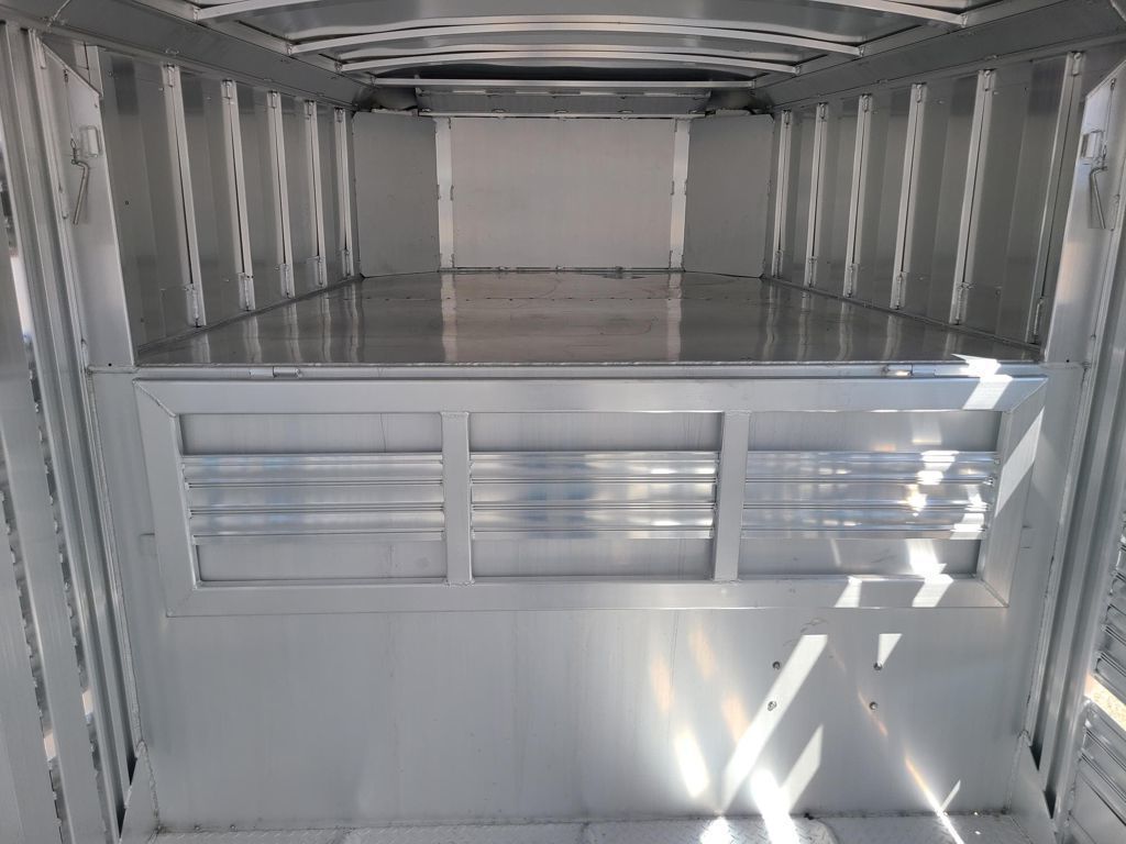 Trailer Photo 13