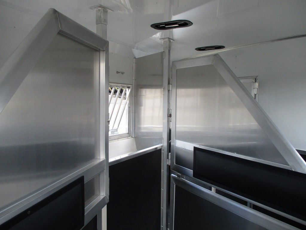 Trailer Photo 12