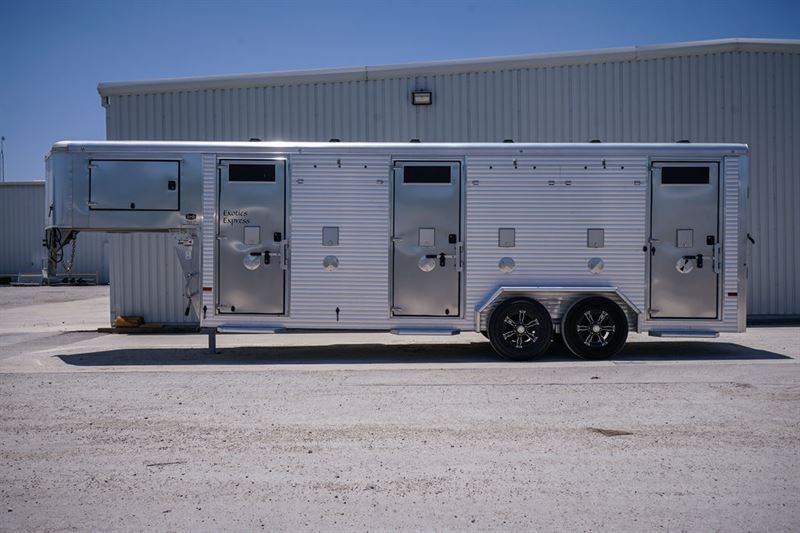 2024 Sundowner 21 ft deer trailer