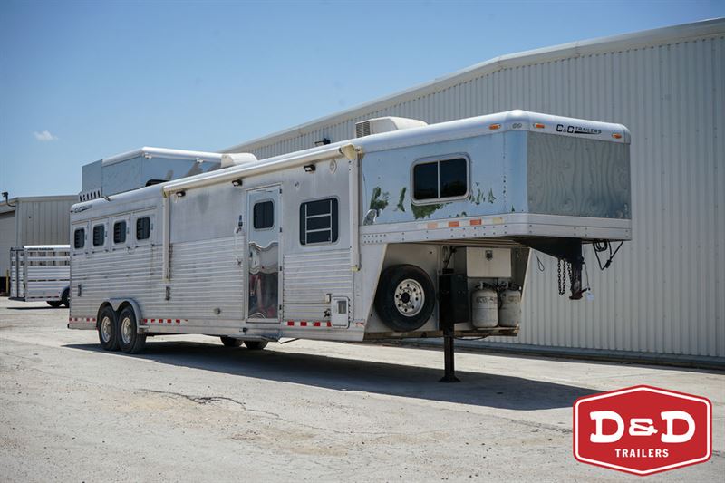 2007 C&C 4 Horse Living Quarters