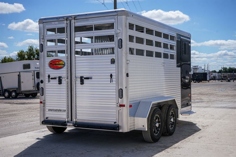 2024 Sundowner 3 horse trailer
