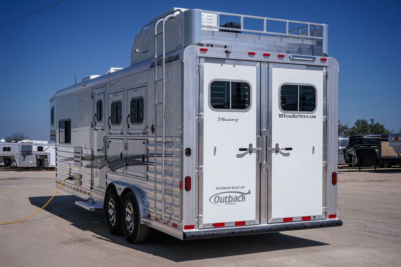 2024 Elite mustang 3 horse with living quarters