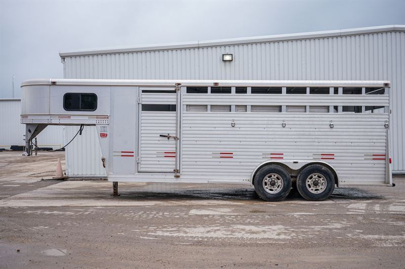 2007 W-W 4 horse brightline trailer