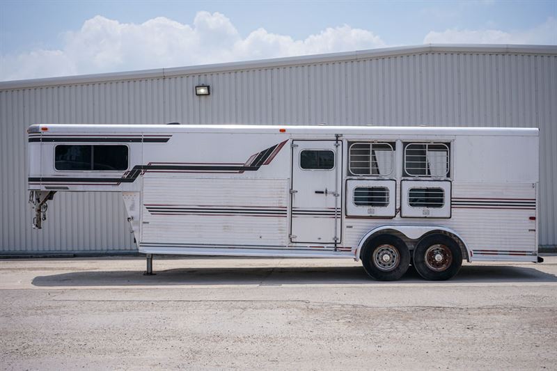 1995 Sundowner 3 horse sunlite trailer