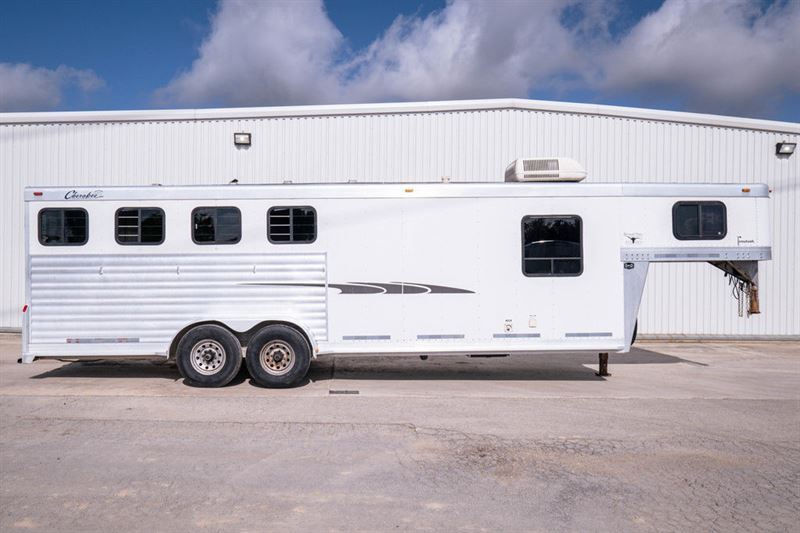 2004 Cherokee 4 horse trailer