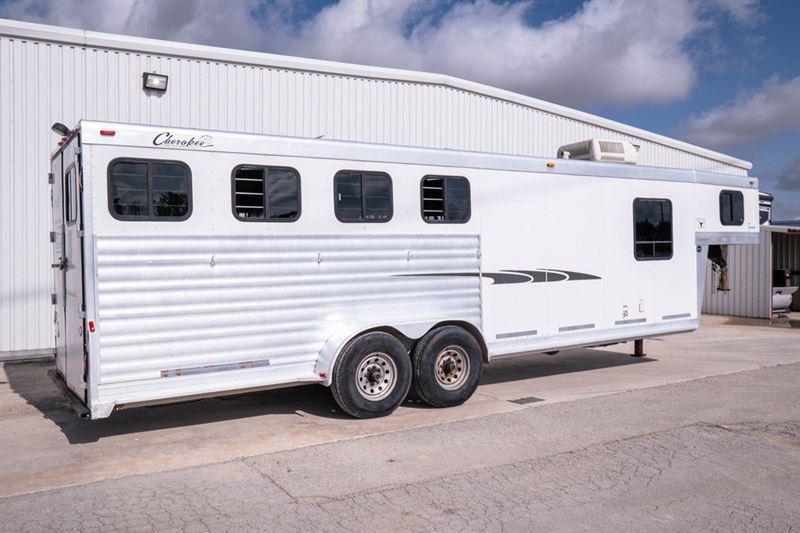 2004 Cherokee 4 horse trailer