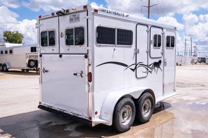 1993 Featherlite 2 horse straight load trailer