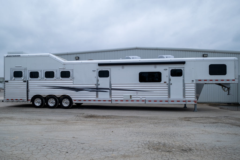 2025 Elite 4 horse 18ft living quarter trailer with slide