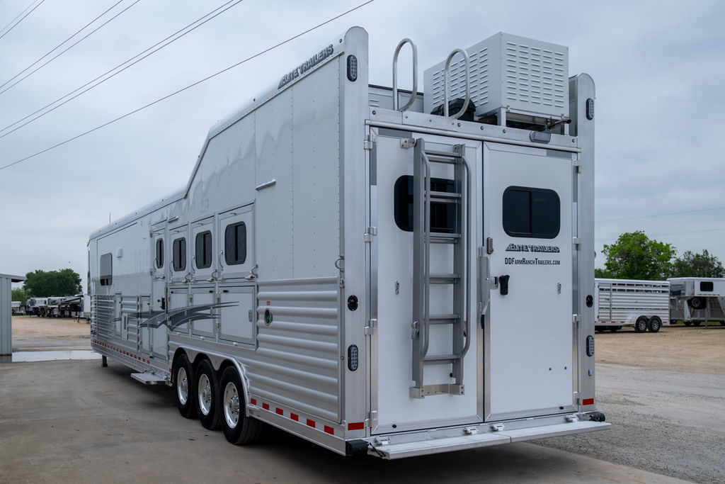 2025 Elite 4 horse 18ft living quarter trailer with slide