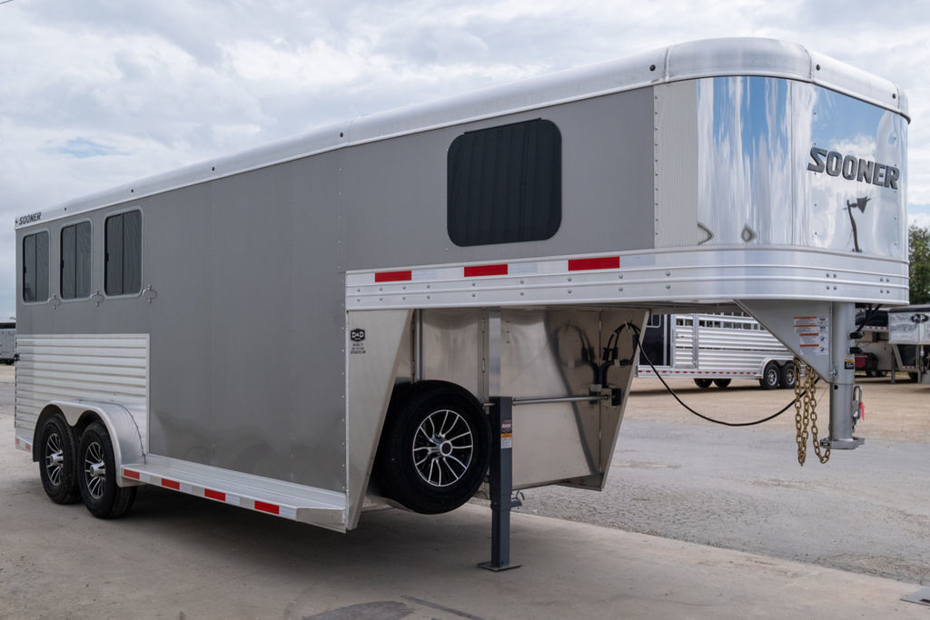 2025 Sooner 3 horse lariat trailer