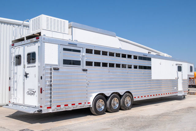 2023 Elite 5 horse side load living quarters trailer