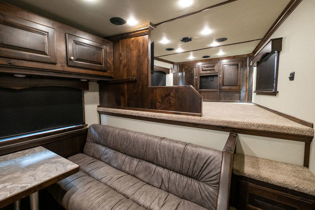2023 Elite 5 horse side load living quarters trailer