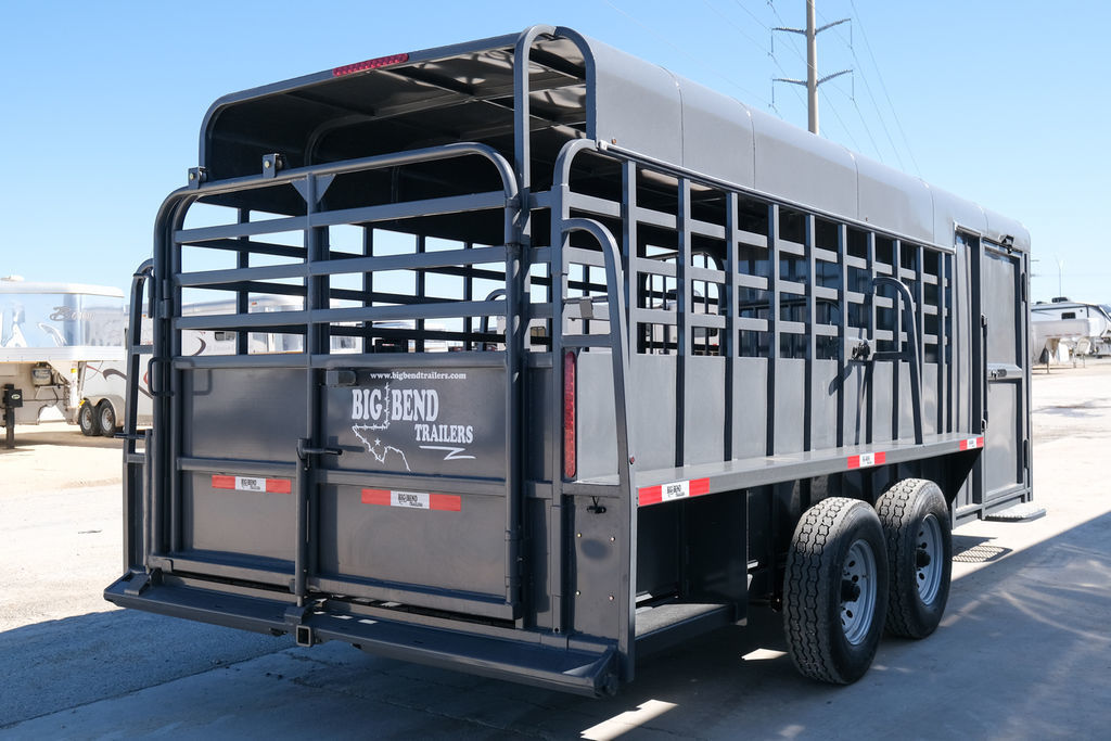 2026 Big Bend 20 ft slant deluxe tack stock trailer