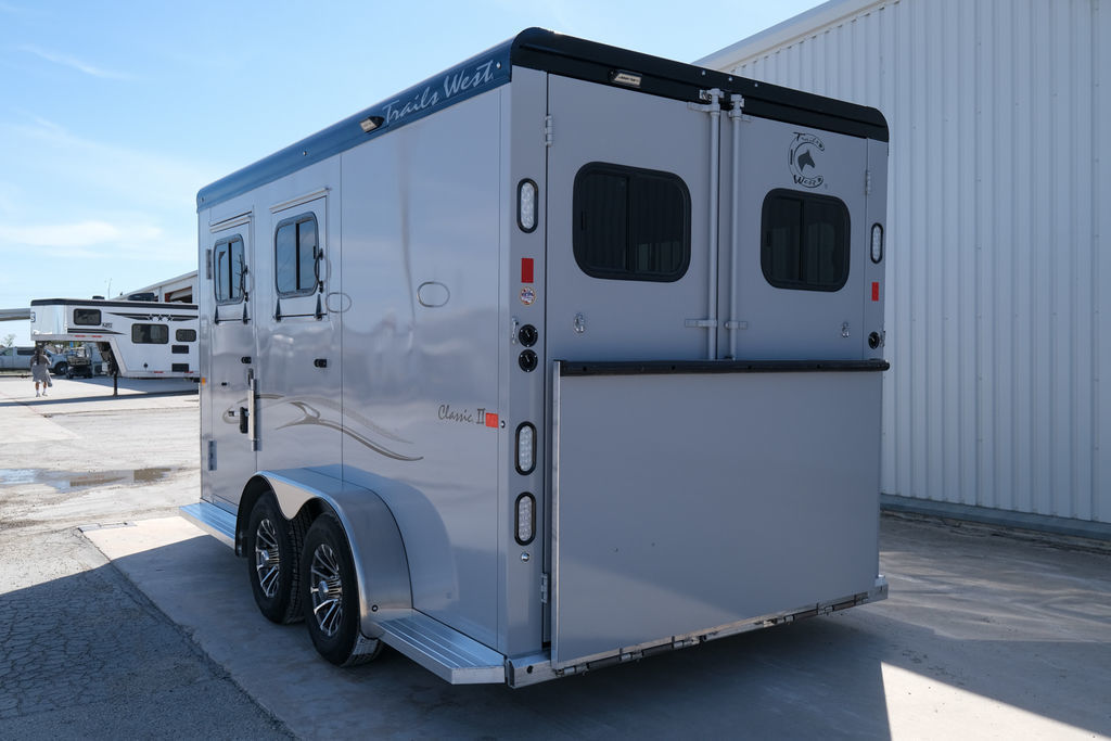 2026 Trails West 2 horse classic ii warmblood trailer
