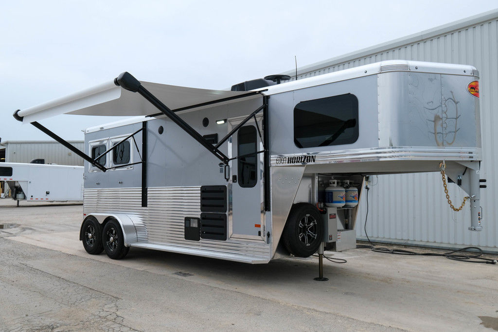 2027 Sundowner 2 horse horizon living quarters trailer