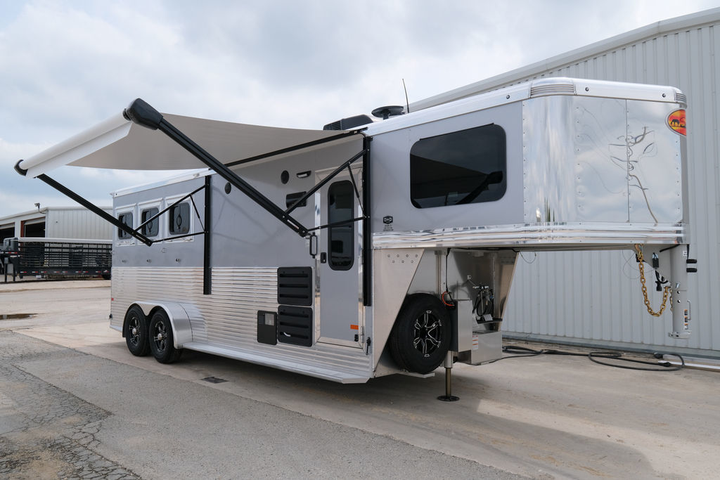 2027 Sundowner 3 horse horizon living quarters trailer