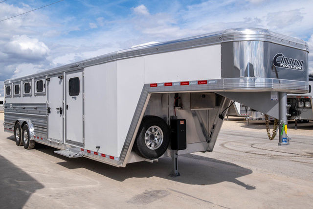 2026 Cimarron 10 pen showstar lx low pro trailer