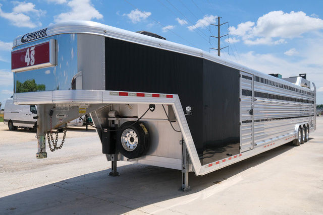 2019 Cimarron 42ft show cattle trailer