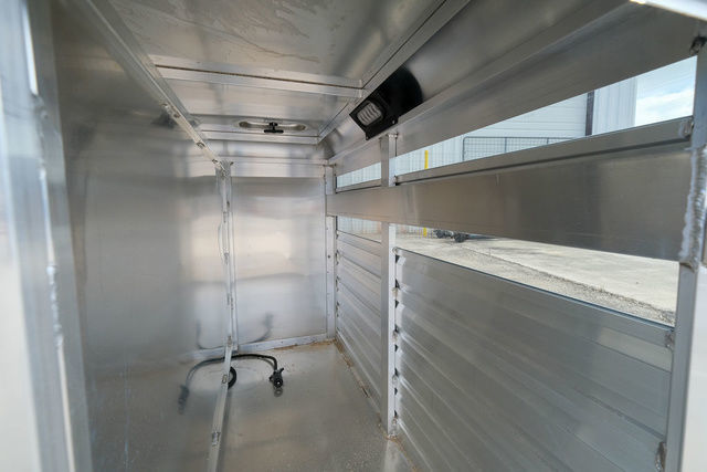 Trailer Photo 7