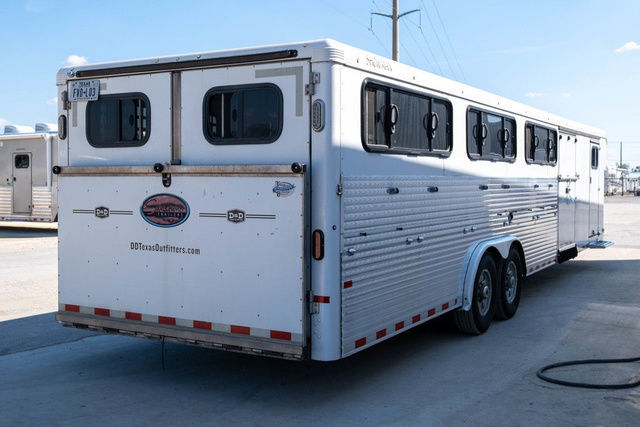 2018 Sundowner 32 ft 12 pen low pro trailer