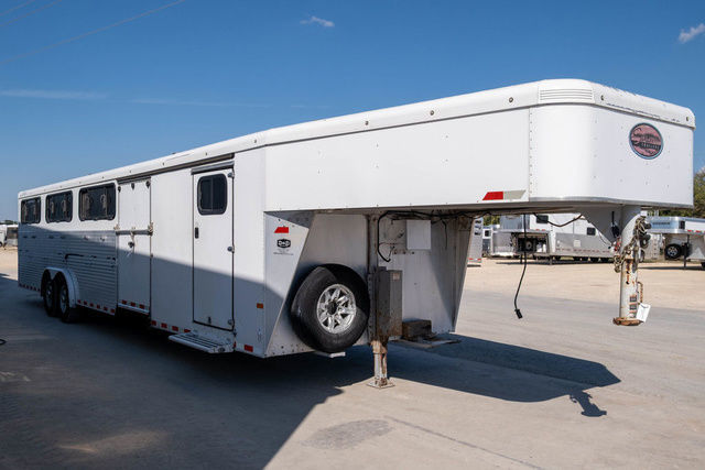 2018 Sundowner 32 ft 12 pen low pro trailer