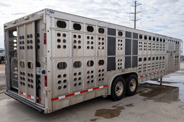 2021 Eby 34 ft ruff neck 16 pen trailer