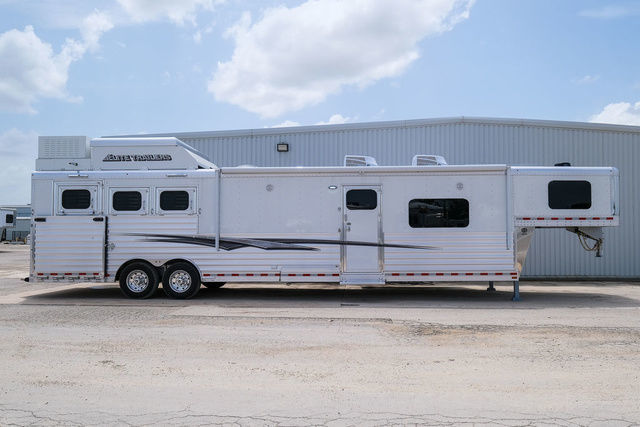 Trailer Photo 4