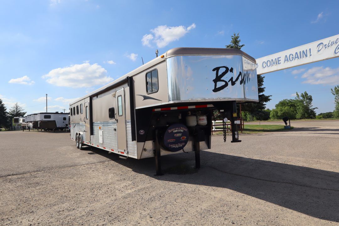 2014 Bison 4 horse lq mt