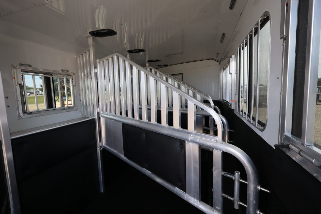 Trailer Photo 12