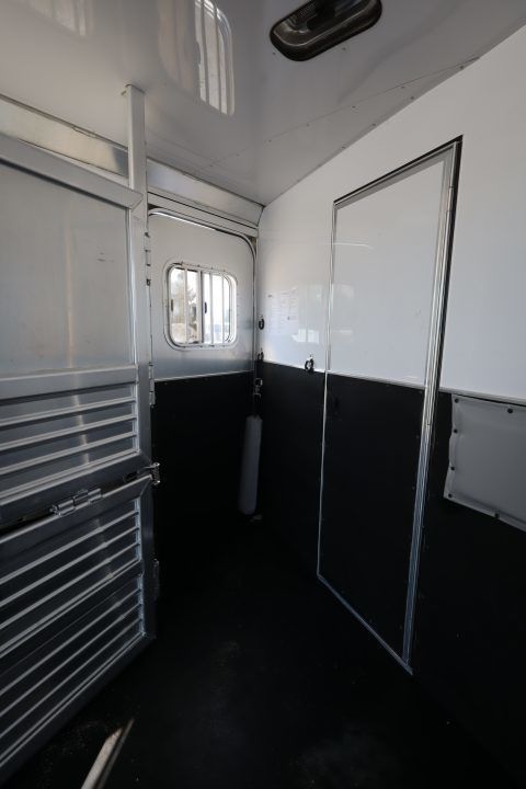 Trailer Photo 12