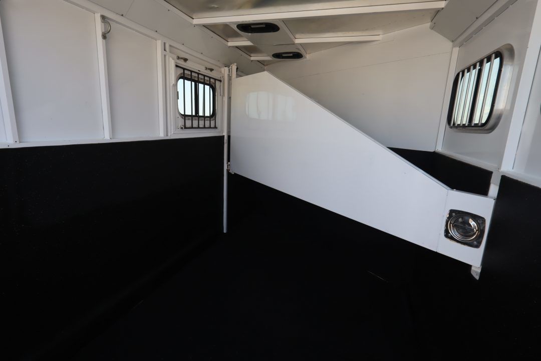 Trailer Photo 8