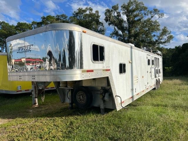 2001 Exiss 8' wide 4 horse w/ 13' lq