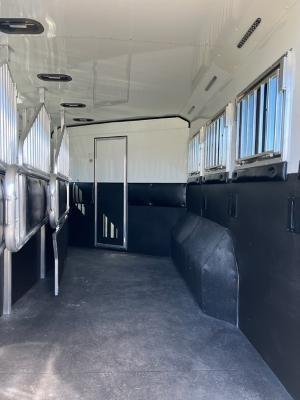 2024 Merhow 8' wide 4 horse with 16' lq and slide