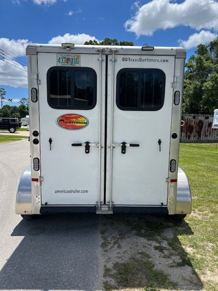 2022 Sundowner 2 horse w/ 8' living quarters