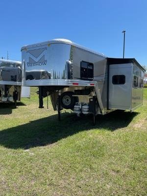 2024 Merhow Trailers 8' wide 3 horse w/ 18' living quarters superslide