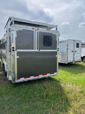 2023 Merhow 8' wide 4 horse w/16' farmhouse living quarters