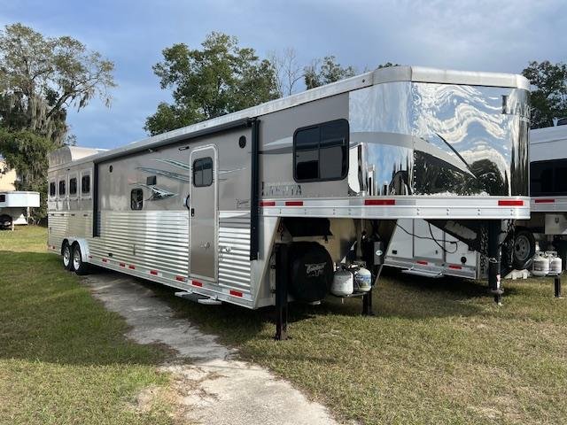 2019 Lakota 8' wide 4 horse w/ 15' lq