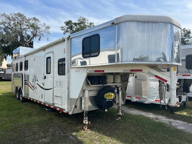 2005 American Spirit 8' wide 4 horse w/8' living quarters