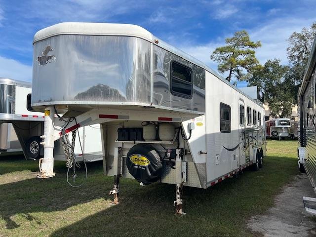 2005 American Spirit 8' wide 4 horse w/8' living quarters