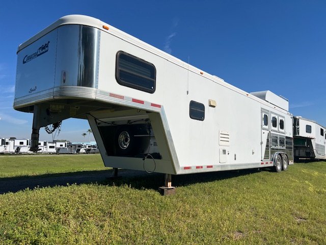 2006 Cimarron 8' wide 3 horse w/14' lq and midtack