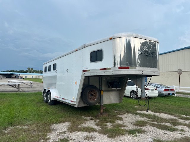 2003 Exiss 3 horse weekender