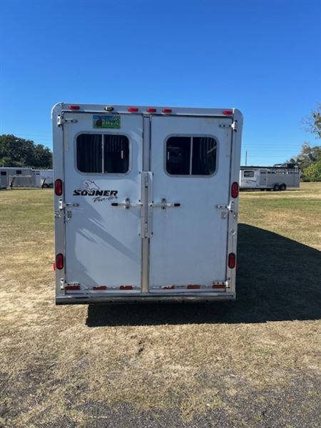 2007 Hawk 2 horse straight load side ramp gooseneck
