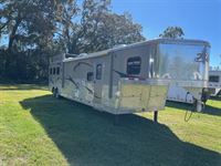 2014 3 horse Bison Trailers 8' wide 3 horse Stratus w/16' lq superslide