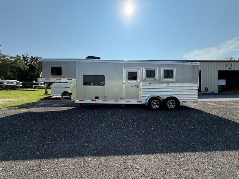 2023 Exiss 3 horse w/ 8' living quarters