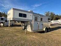 2015 2 horse 4-Star Trailers 2 horse straight load w/ dressing room and a/c