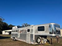 2007 4 horse Twister 8' wide 4 horse w/ 13' living quarters and gen.