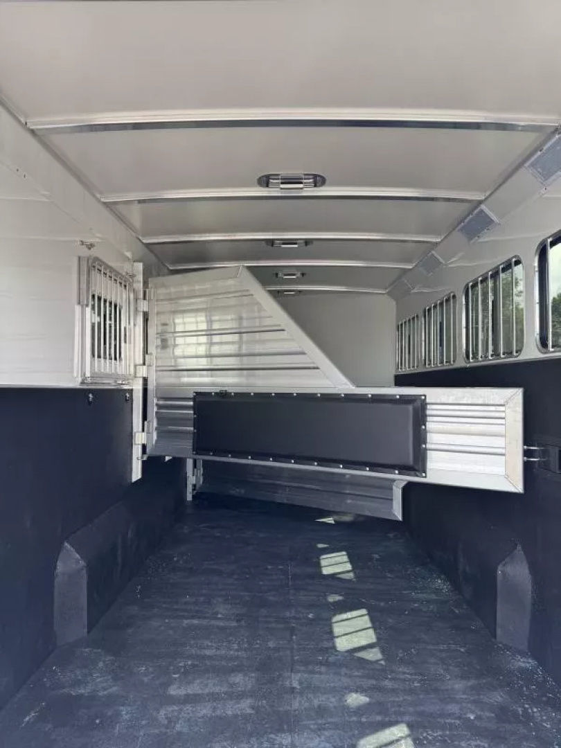Trailer Photo 8