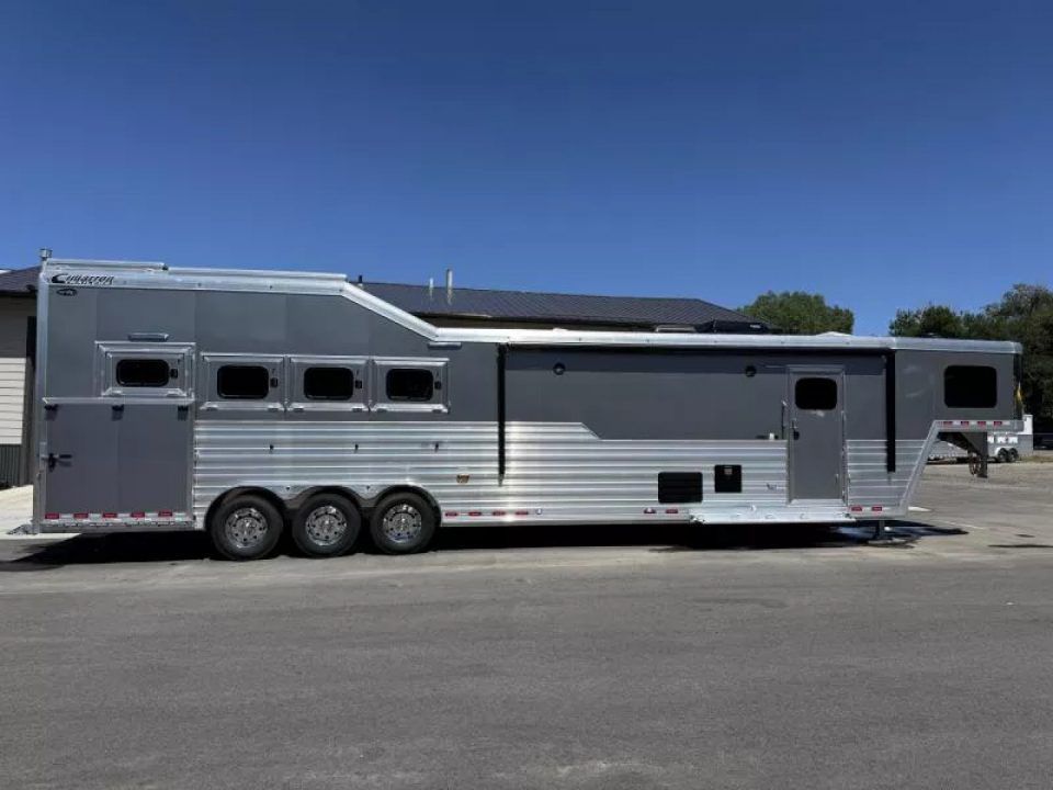 2025 Cimarron norstar 4 horse sideload 15'9" living quarter