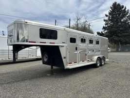 2016 3 horse Logan Coach Edge 3