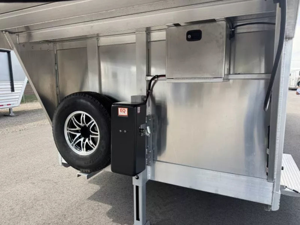 2026 Cimarron lonestar 26' stock combo w/ dual man doors